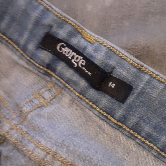 Ripped jeans - Picture 2 of 4